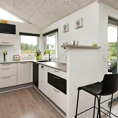 8 Person Holiday In R M